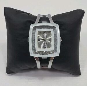 Womens Cruise Club Floating Rhinestones Hinged Cuff Wrist Watch New Battery W191
